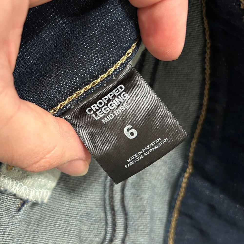 Express Mid Rise Crop Jean Leggings 👖 - Picture 10 of 13